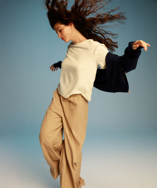 Pantal&oacute;n Amplio Microconfort Fluido, Beige image number null